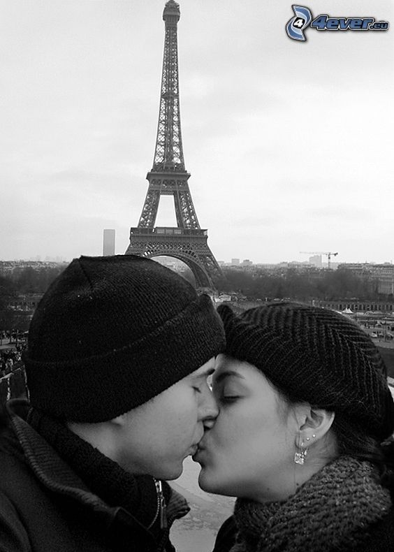 París, Torre Eiffel, beso, hombre y mujer