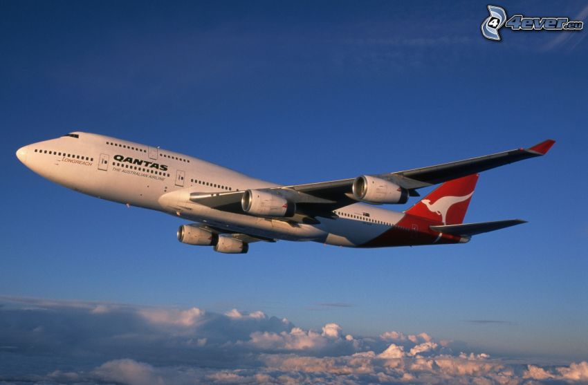 Boeing 747, Qantas, encima de las nubes