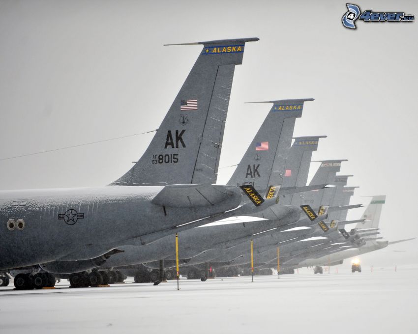 colas de los aviones, base, nieve
