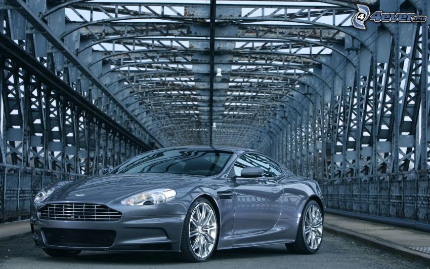 Aston Martin DBS, puente de hierro