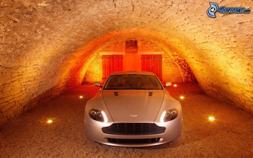 Aston Martin V8 Vantage, túnel