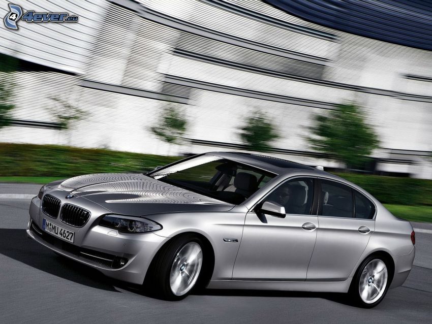 BMW 5, acelerar, edificio