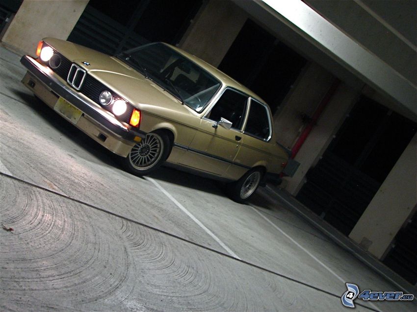 BMW E21, garaje