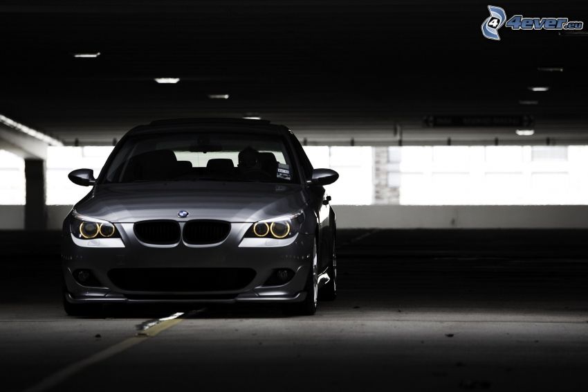 BMW E60, garaje