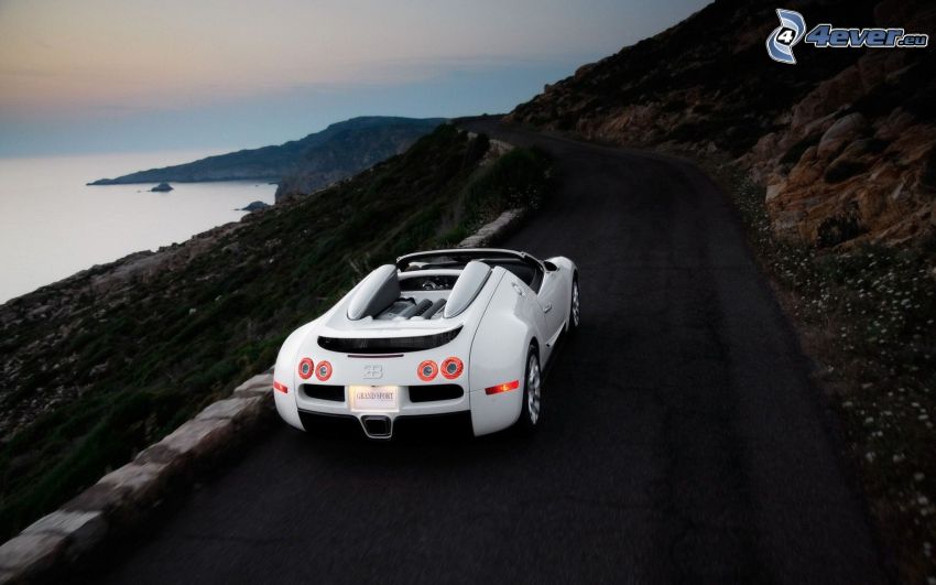 Bugatti Veyron, camino, mar