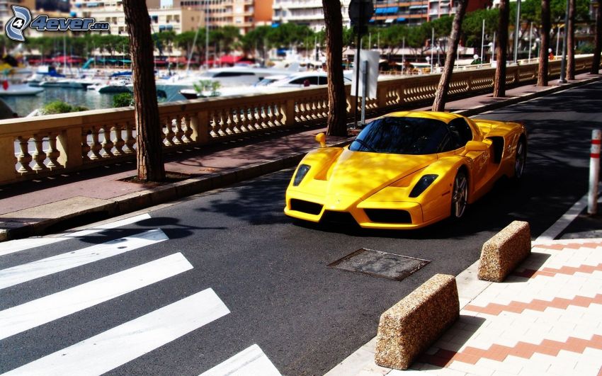 Ferrari Enzo, camino, paso peatonal