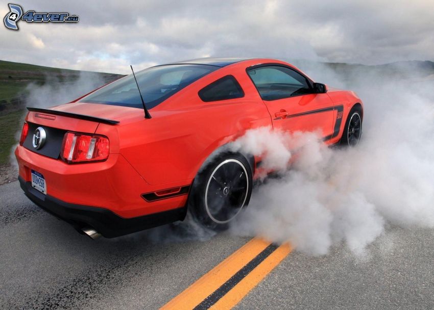 Ford Mustang, burnout, humo