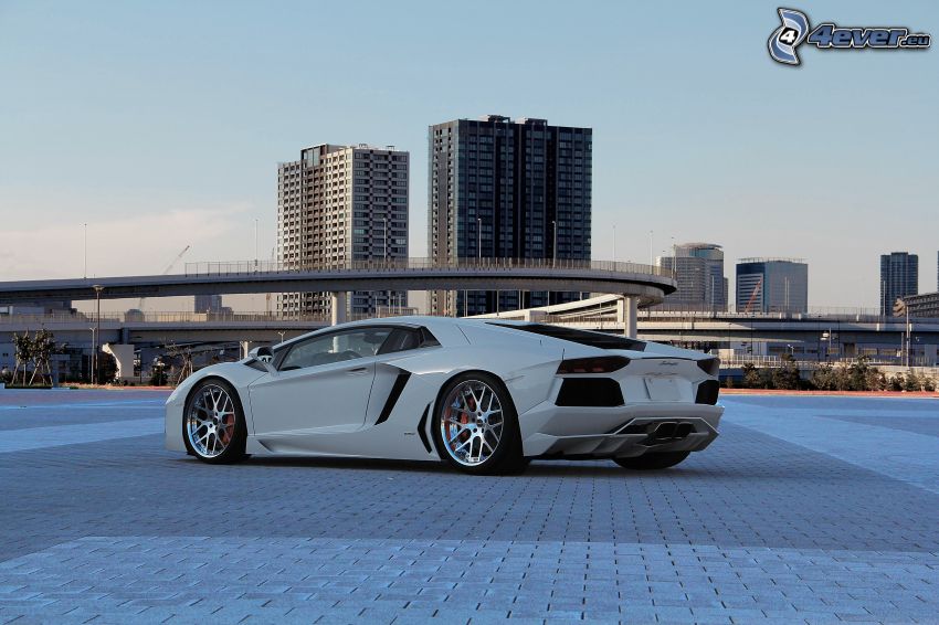 Lamborghini Aventador, rascacielos