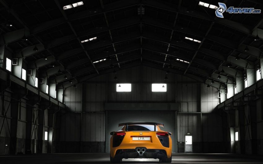 Lexus LFA, garaje