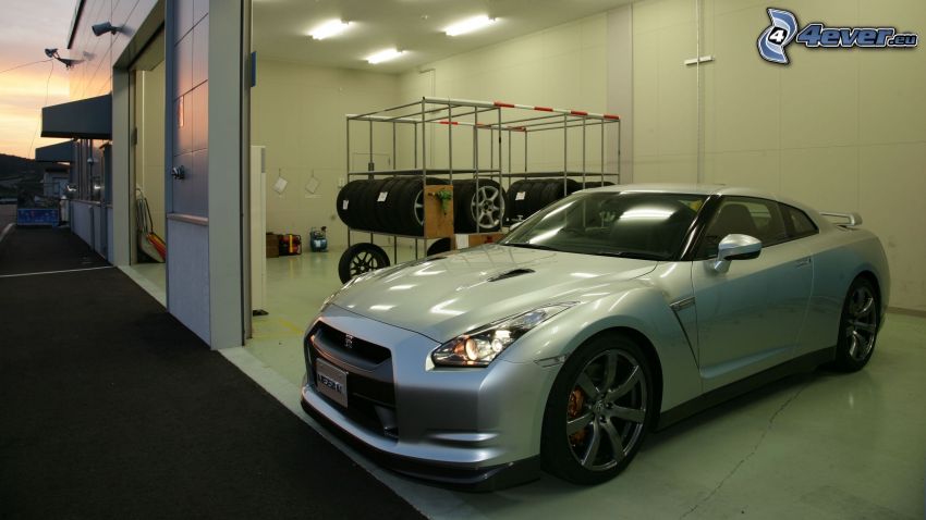 Nissan GT-R, garaje
