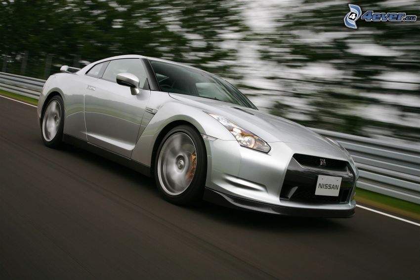 Nissan GTR, acelerar
