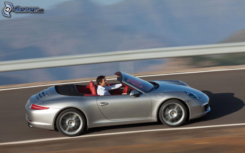 Porsche 911 Carrera S, descapotable, acelerar, hombre