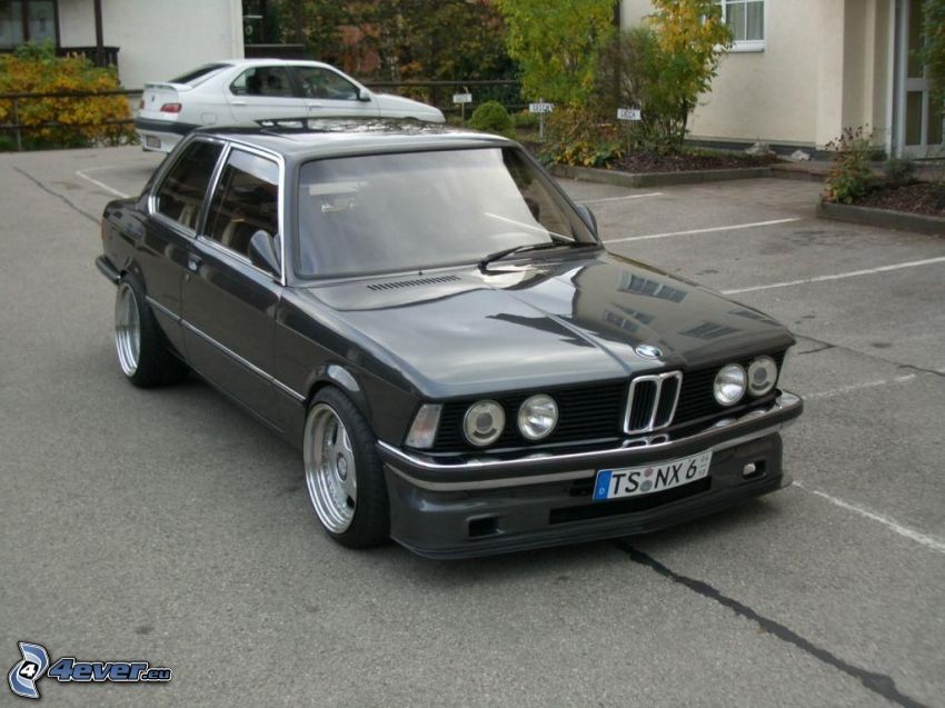 BMW E21, parking