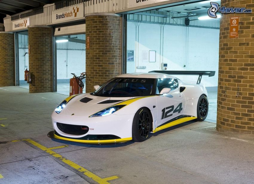 Lotus Evora GTE, garaje