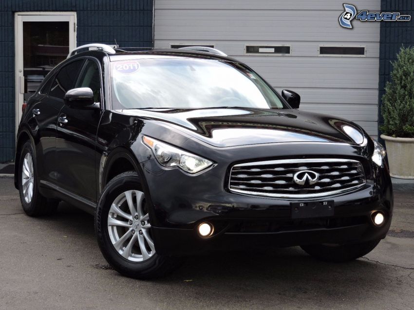 Infiniti FX35, garaje