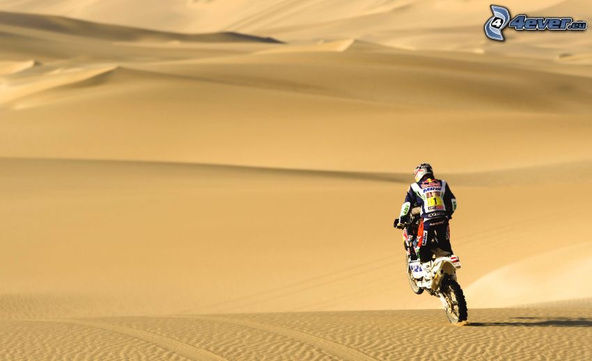 motociclista, desierto