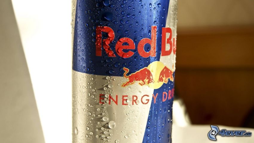Red Bull, lata, gotas de agua