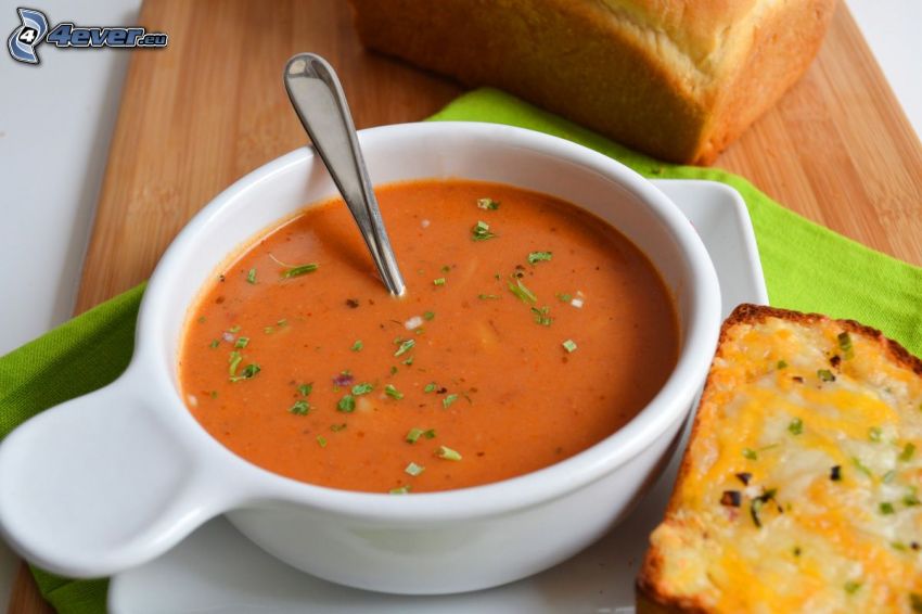 sopa de tomate, pan