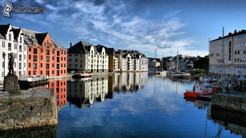 Ålesund, Noruega, río, casas, mar