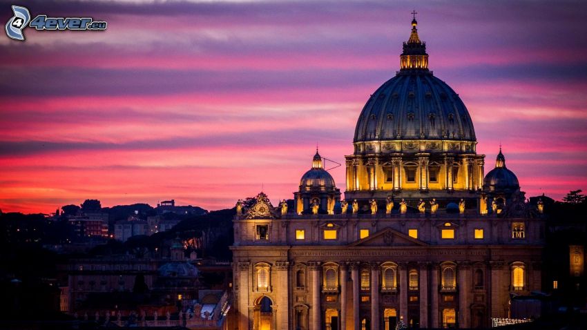 Ciudad del Vaticano, cielo púrpura