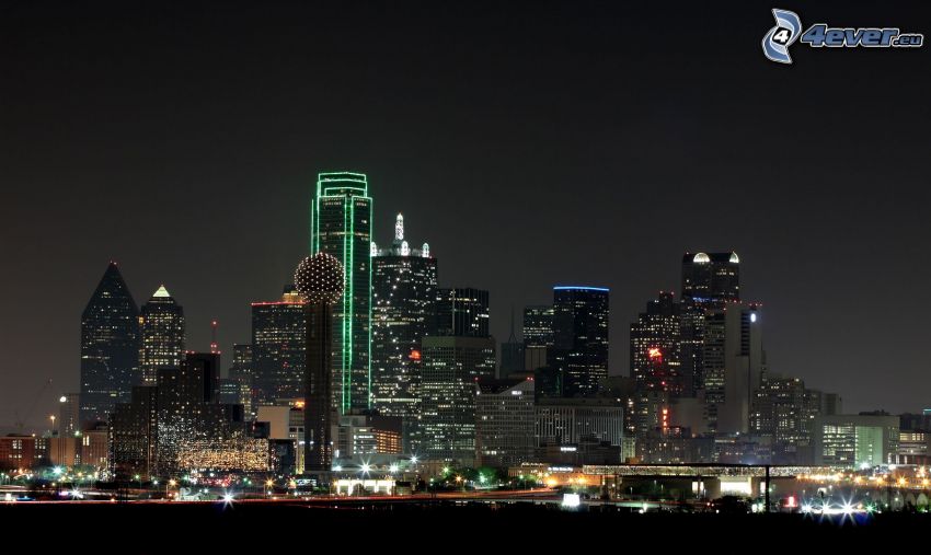 Dallas, rascacielos, ciudad de noche