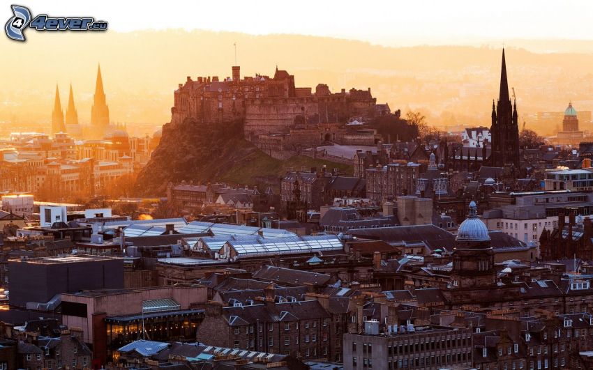 Edimburgo, Castillo de Edimburgo, cielo amarillo