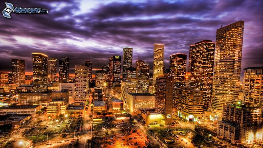 Houston, rascacielos, nubes oscuras, ciudad de noche