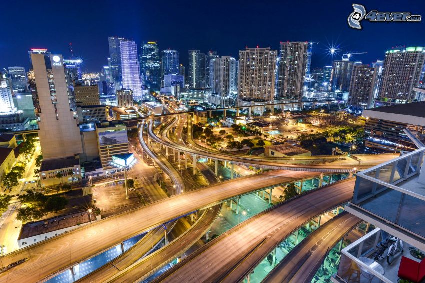 Miami, ciudad de noche, carretera, rascacielos