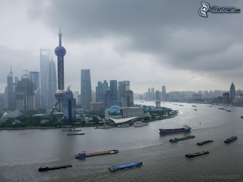 Shanghái, naves, rascacielos, niebla