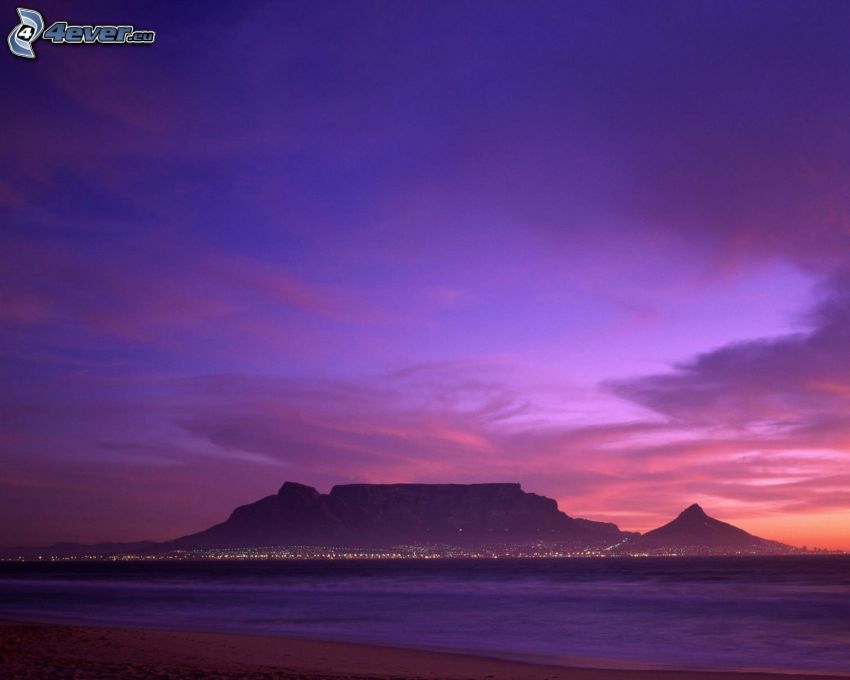 Table Mountain, Ciudad del Cabo, cielo púrpura