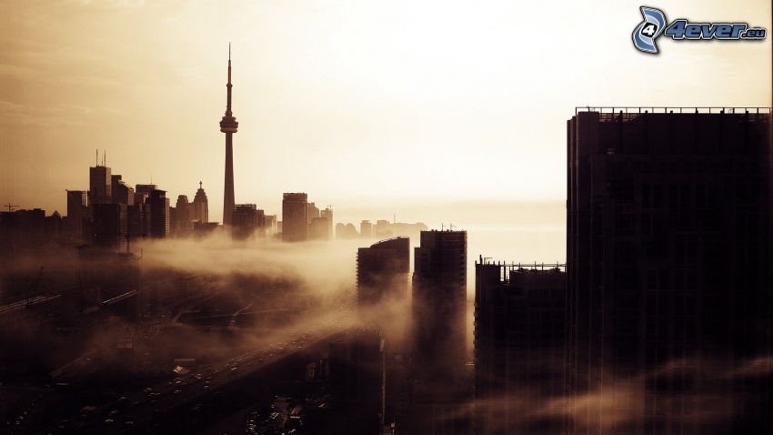 Toronto, CN Tower, niebla baja