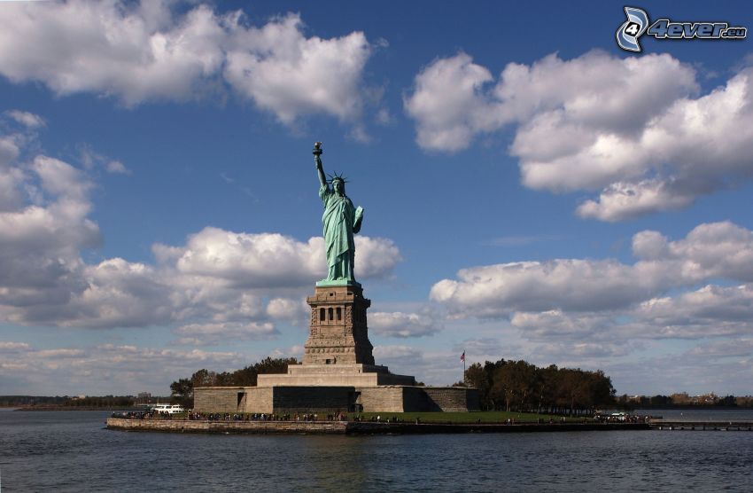 Estatua de la Libertad, nubes