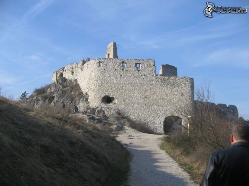 Čachtice, castillo, camino