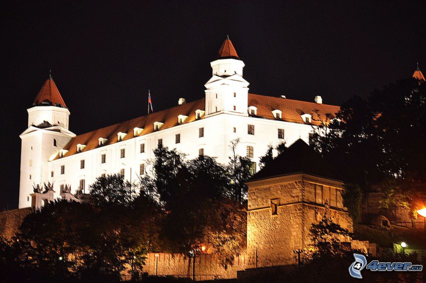 El Castillo de Bratislava, noche