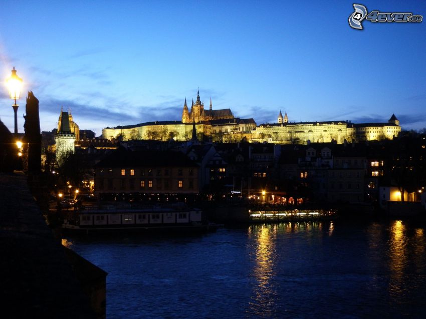 Praga, castillo, río Vltava