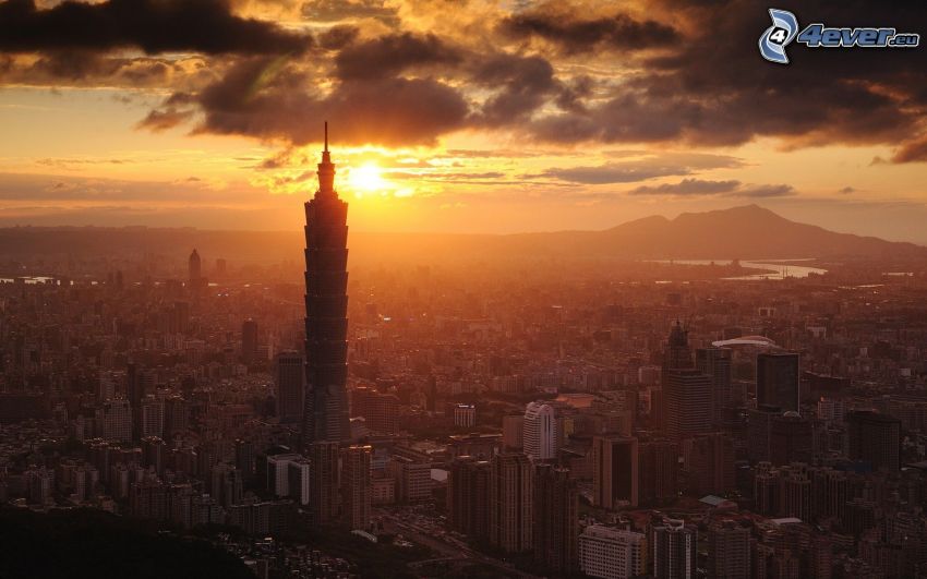 Taipei 101, puesta de sol sobre la ciudad
