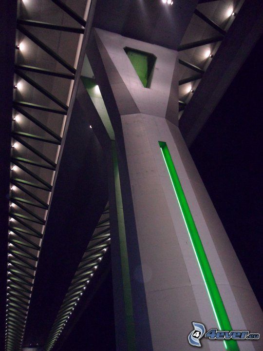 Autopista puente, Považská Bystrica, noche