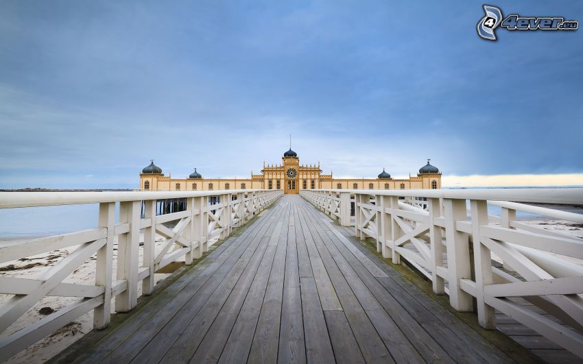 puente de madera, palacio