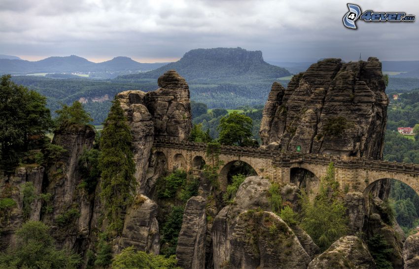 Saxon, Suiza, puente de piedra, rocas