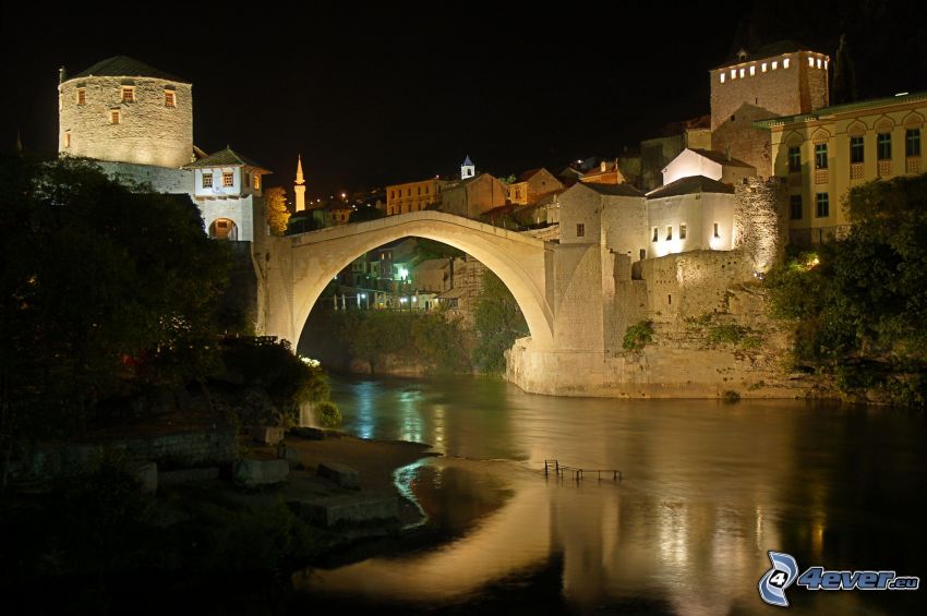 Stari Most, Neretva, ciudad de noche, Mostar