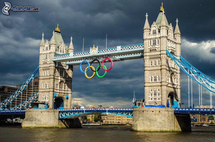 Tower Bridge, Anillos olímpicos, Londres, Inglaterra, Río Támesis, nubes