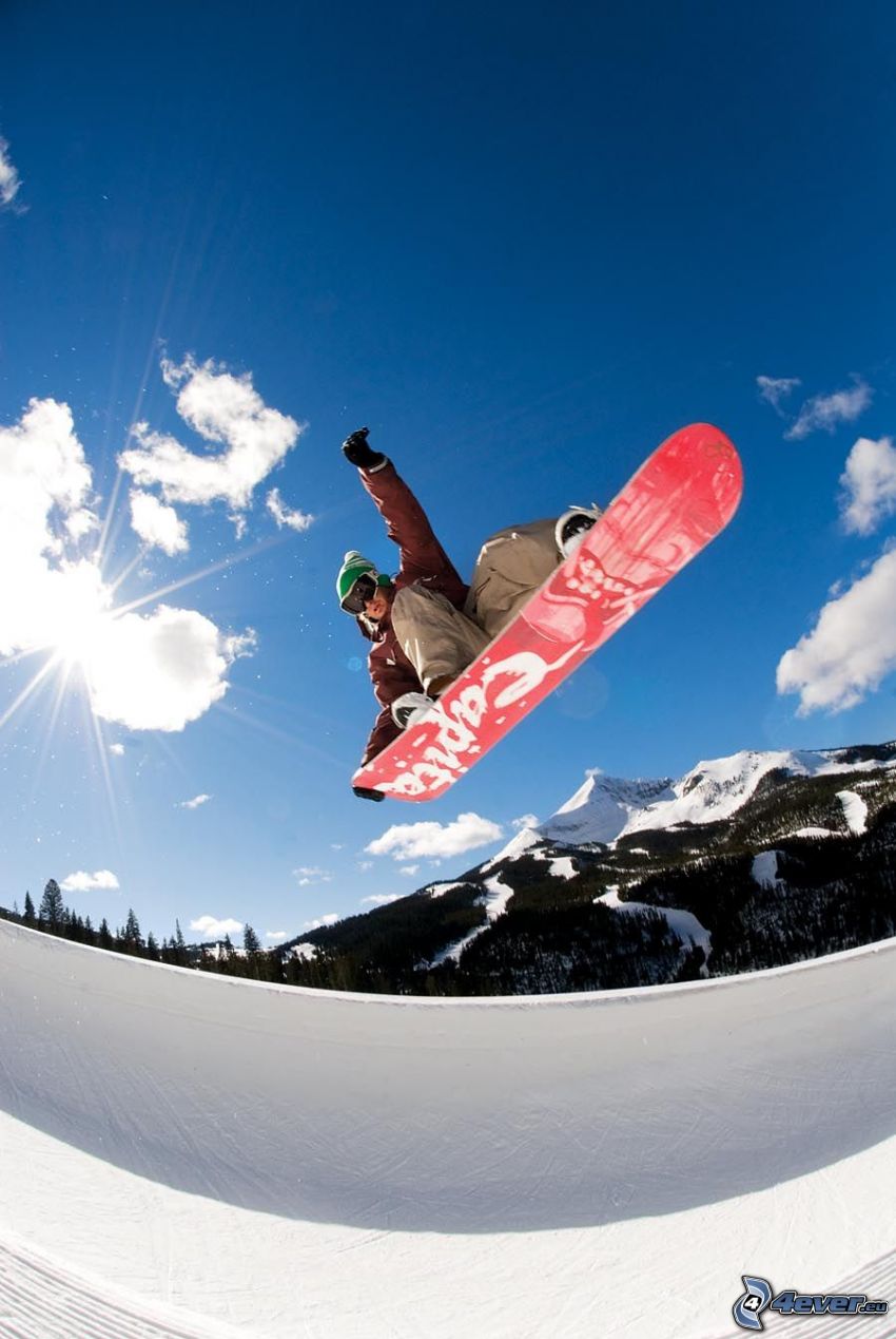 salto en tabla de snowboard, sol