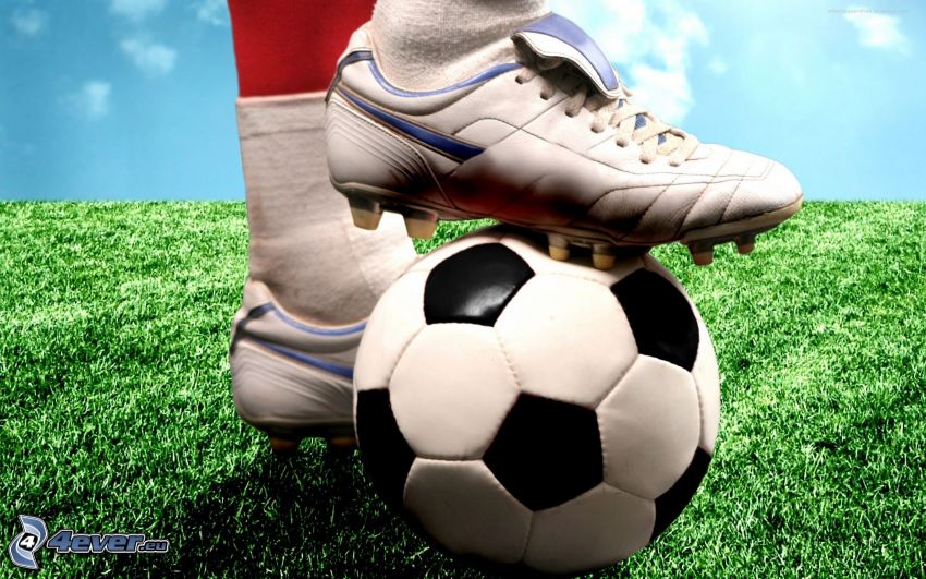 balón de fútbol, botas de fútbol