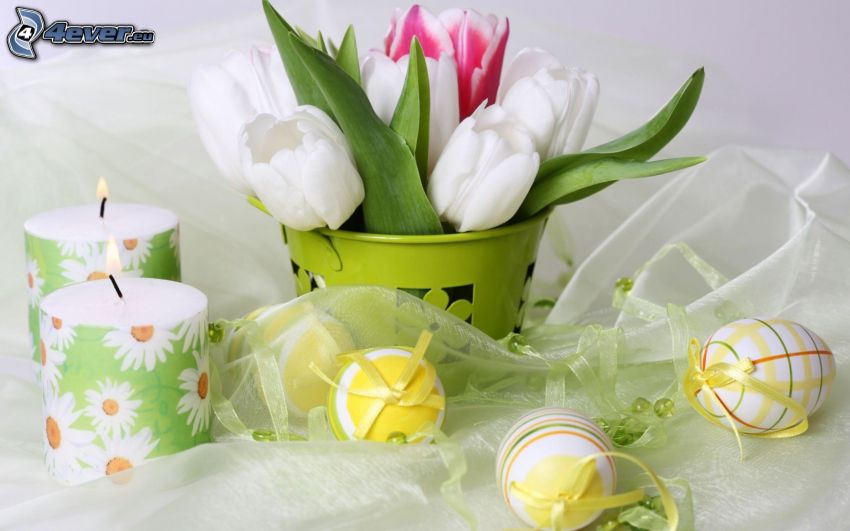 huevos de pascua, velas, tulipanes