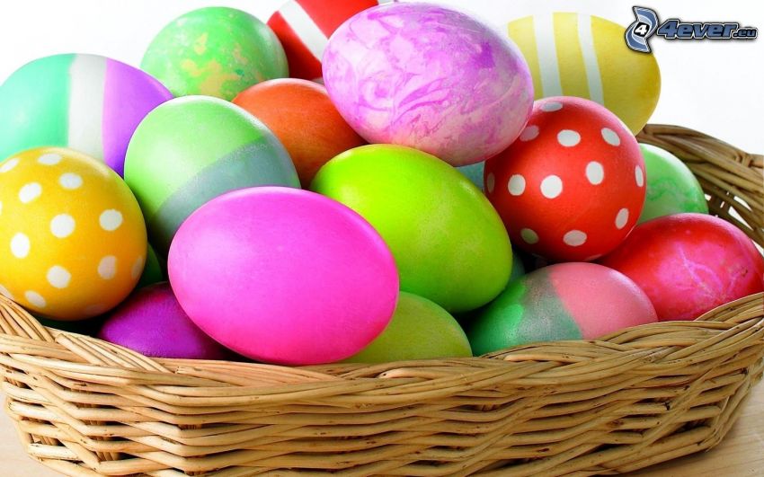 huevos pintados, huevo de Pascua, cesta