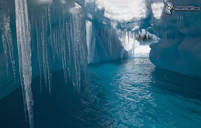 Cueva de hielo, carámbanos, mar