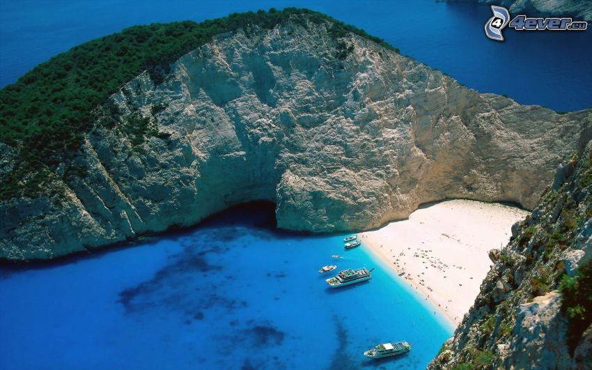 playa en la isla de Zakynthos, barcos, el mar azul