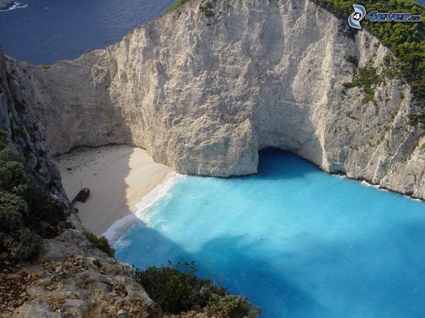 playa en la isla de Zakynthos, Grecia, el mar azul