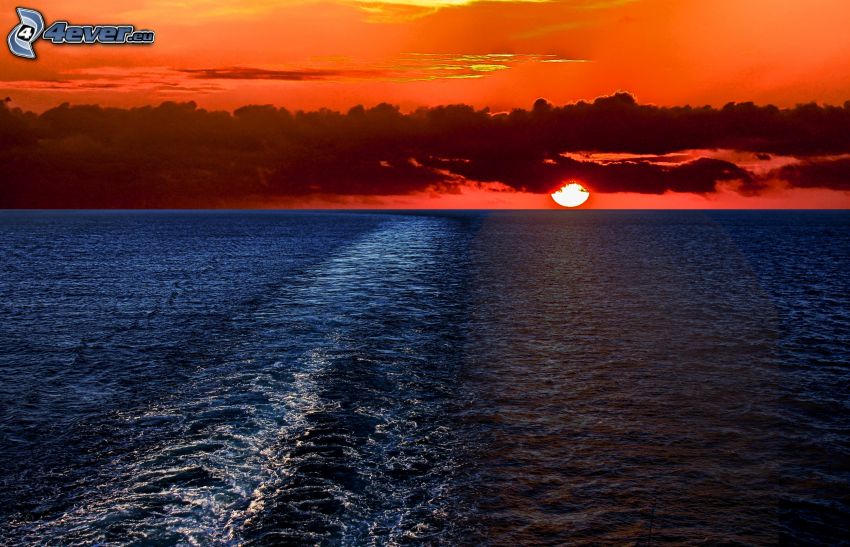 puesta de sol en el mar, cielo anaranjado