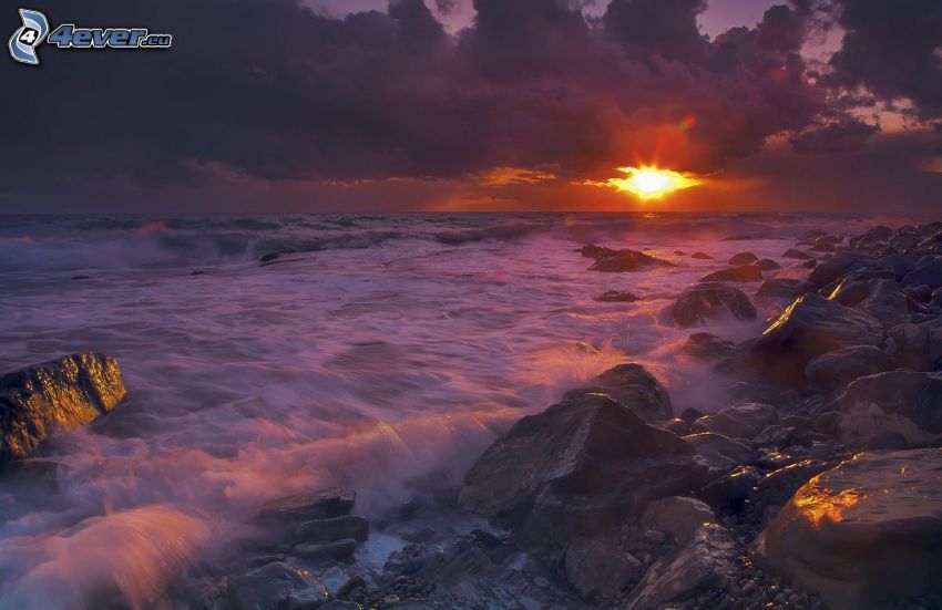puesta de sol en el mar, rocas en el mar, costa rocosa, nubes